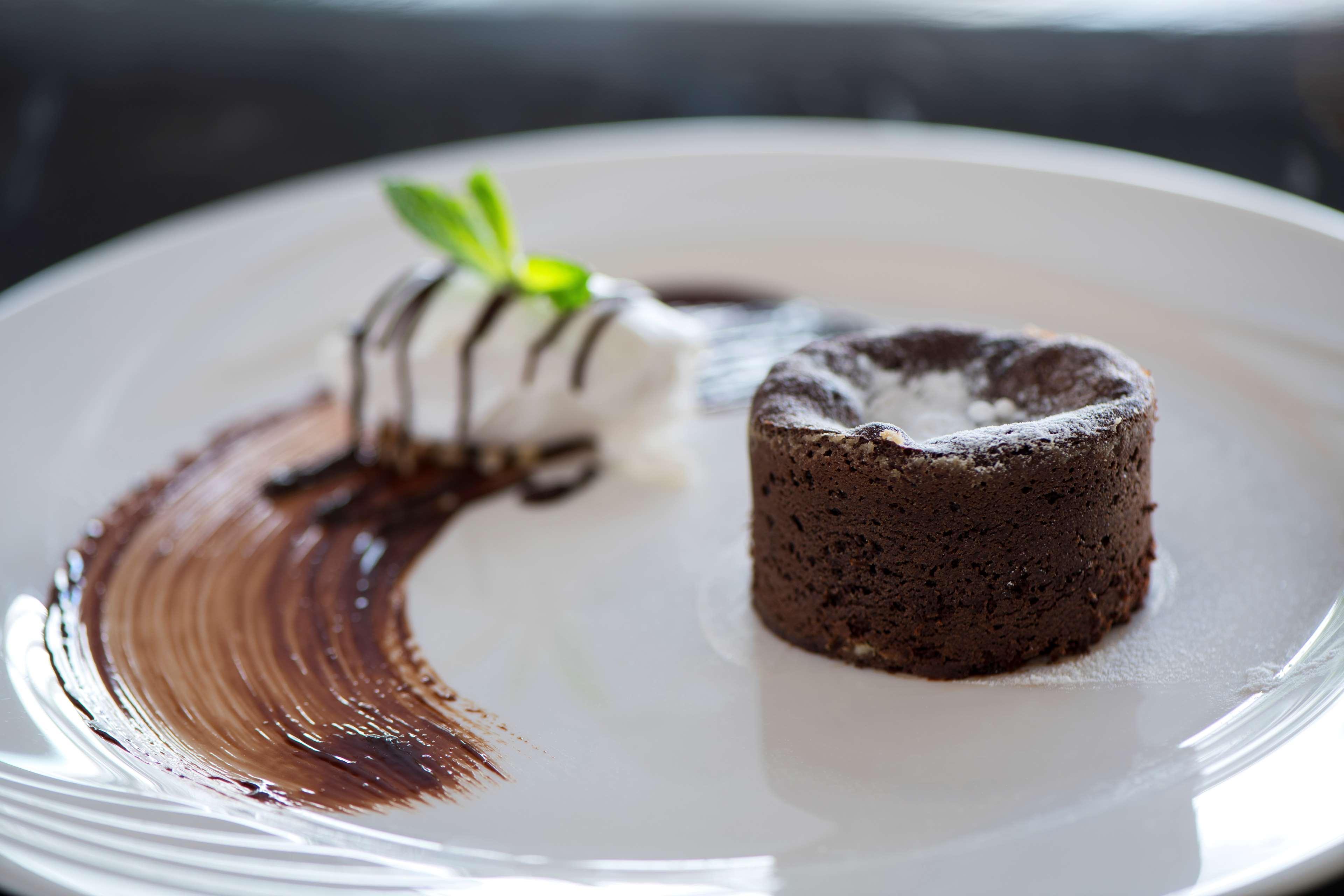 Radisson Blu Hotel, Beirut Verdun Exterior photo A chocolate lava cake