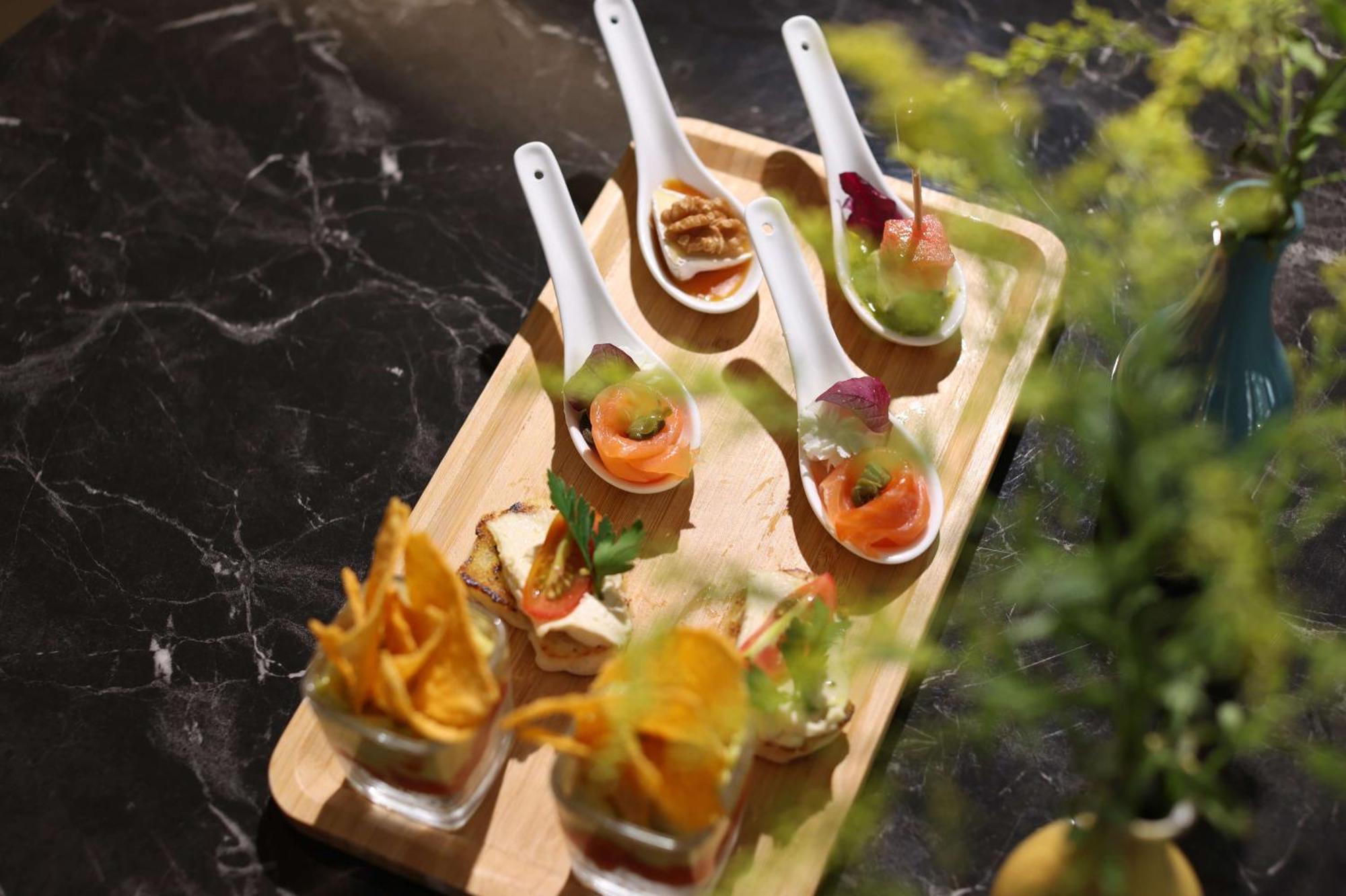 Radisson Blu Hotel, Beirut Verdun Exterior photo A selection of amuse-bouches