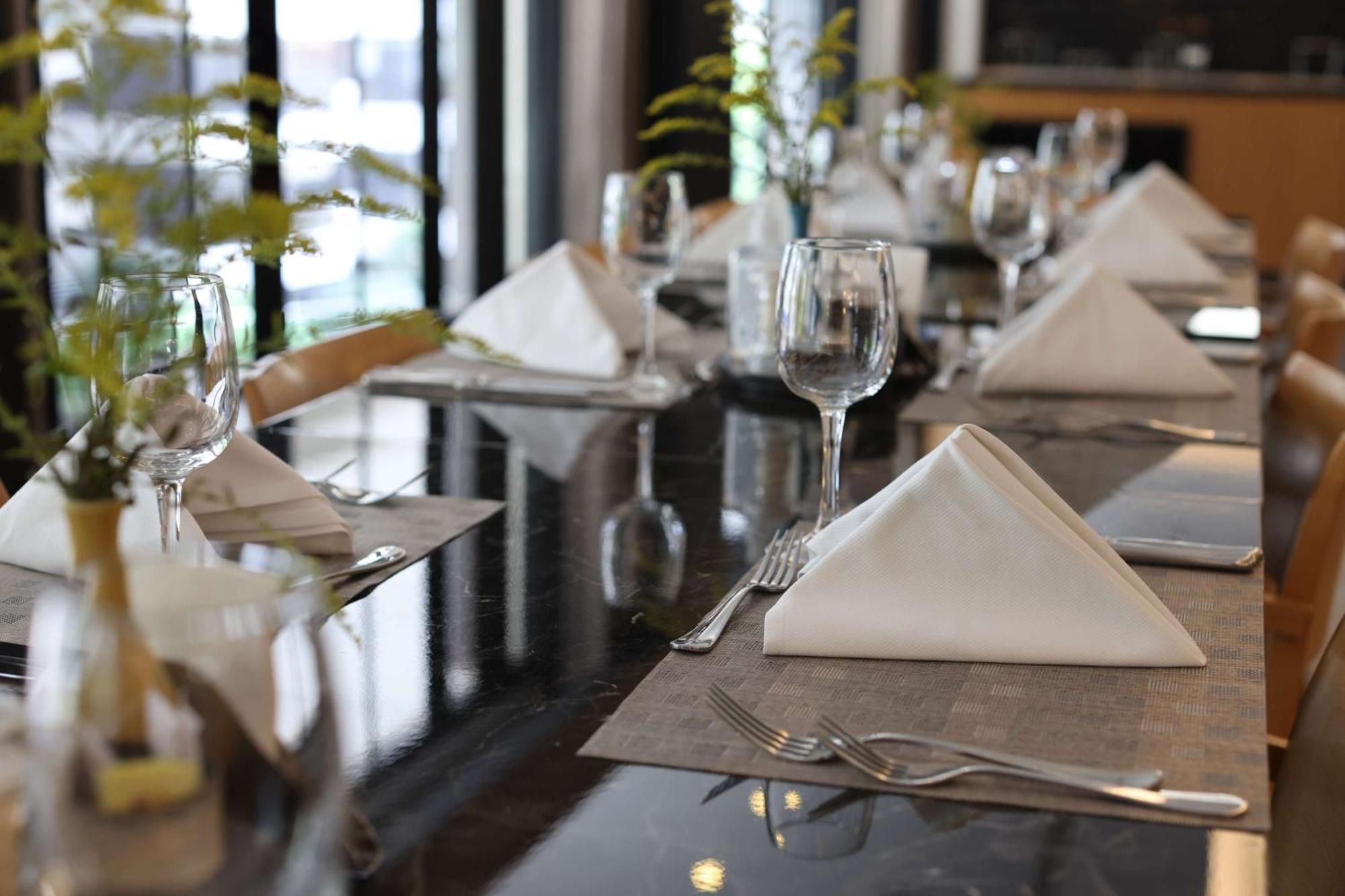 Radisson Blu Hotel, Beirut Verdun Exterior photo A place setting
