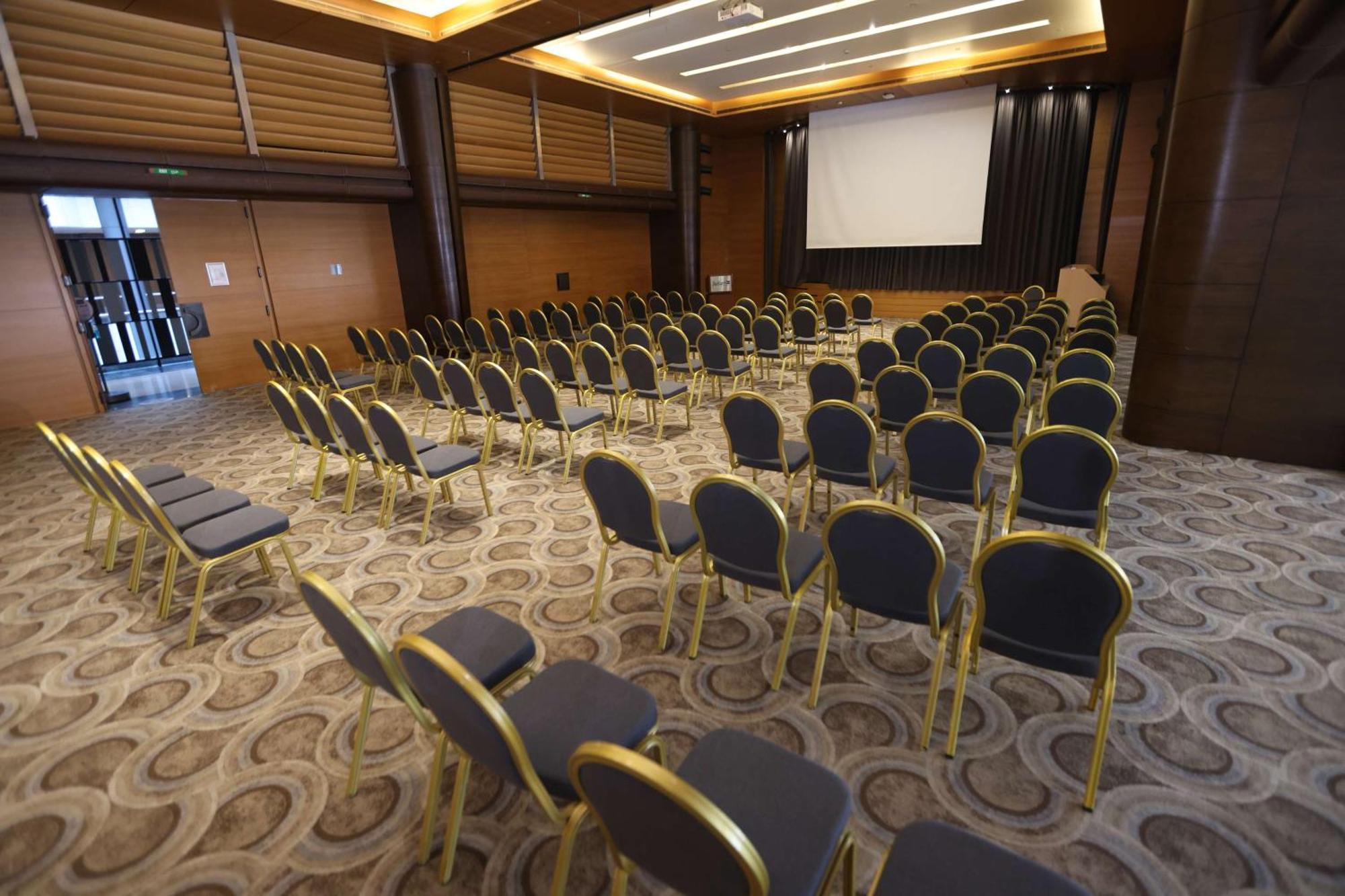 Radisson Blu Hotel, Beirut Verdun Exterior photo The main conference room