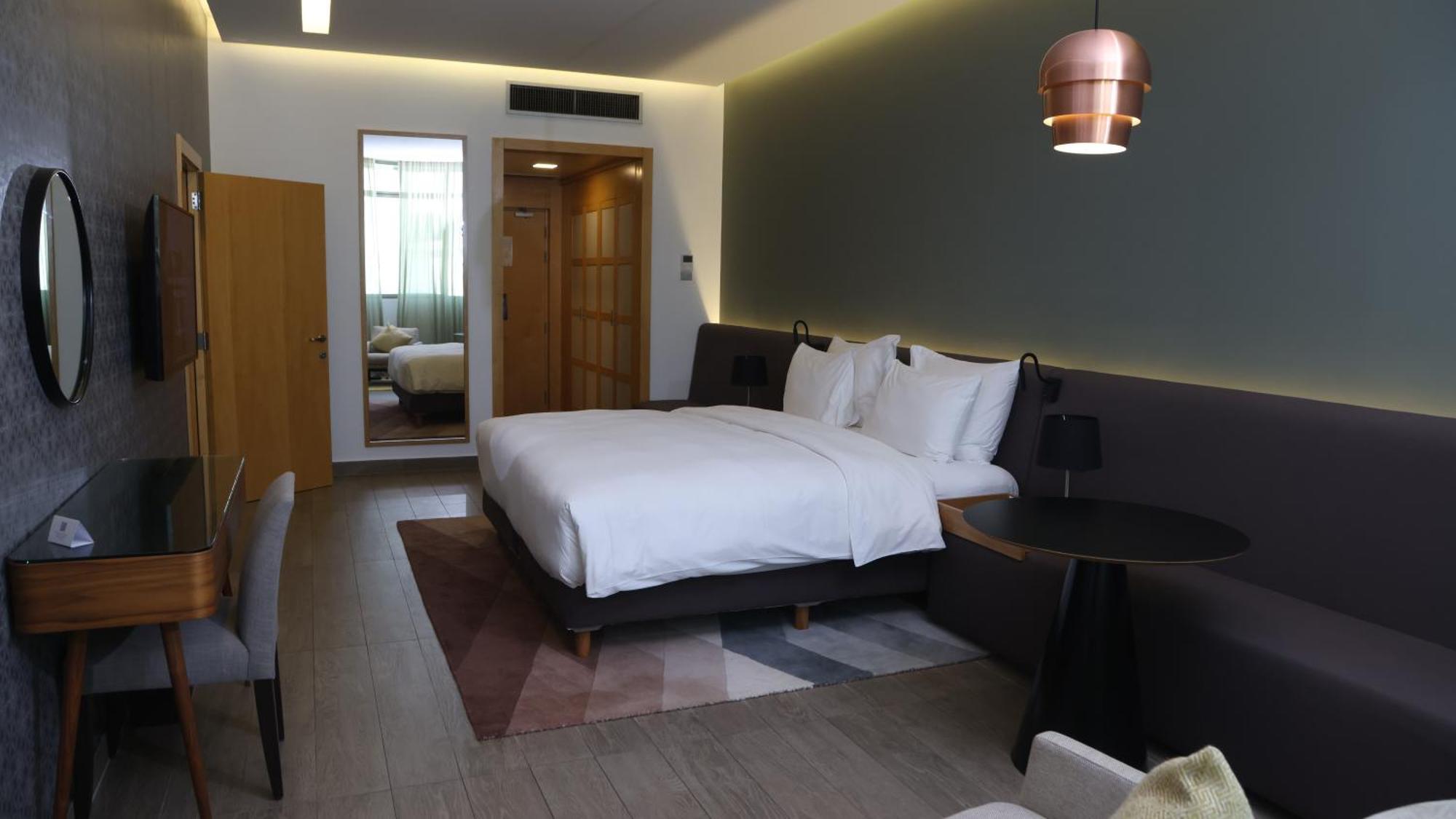 Radisson Blu Hotel, Beirut Verdun Exterior photo A room at the hotel