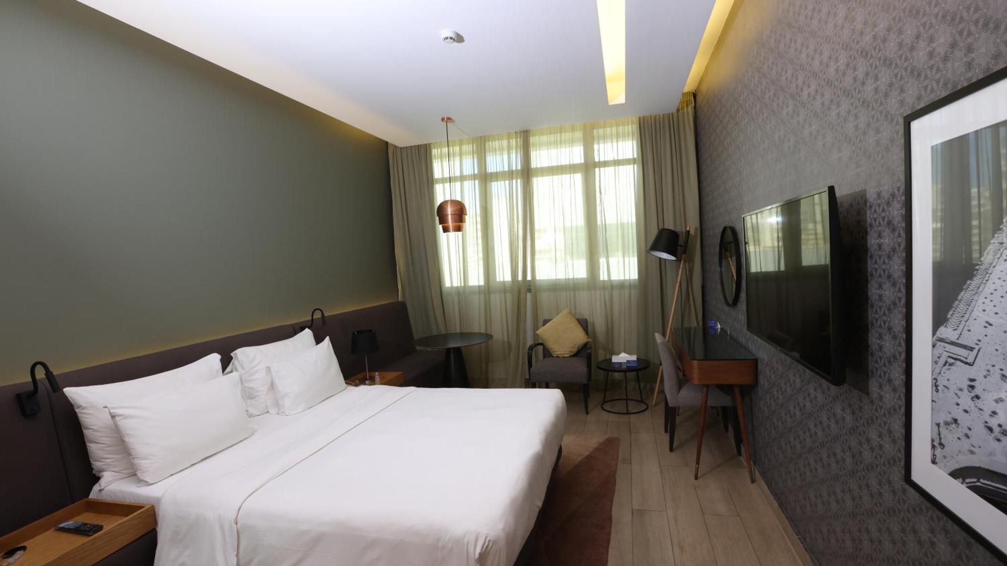 Radisson Blu Hotel, Beirut Verdun Exterior photo Deluxe Room