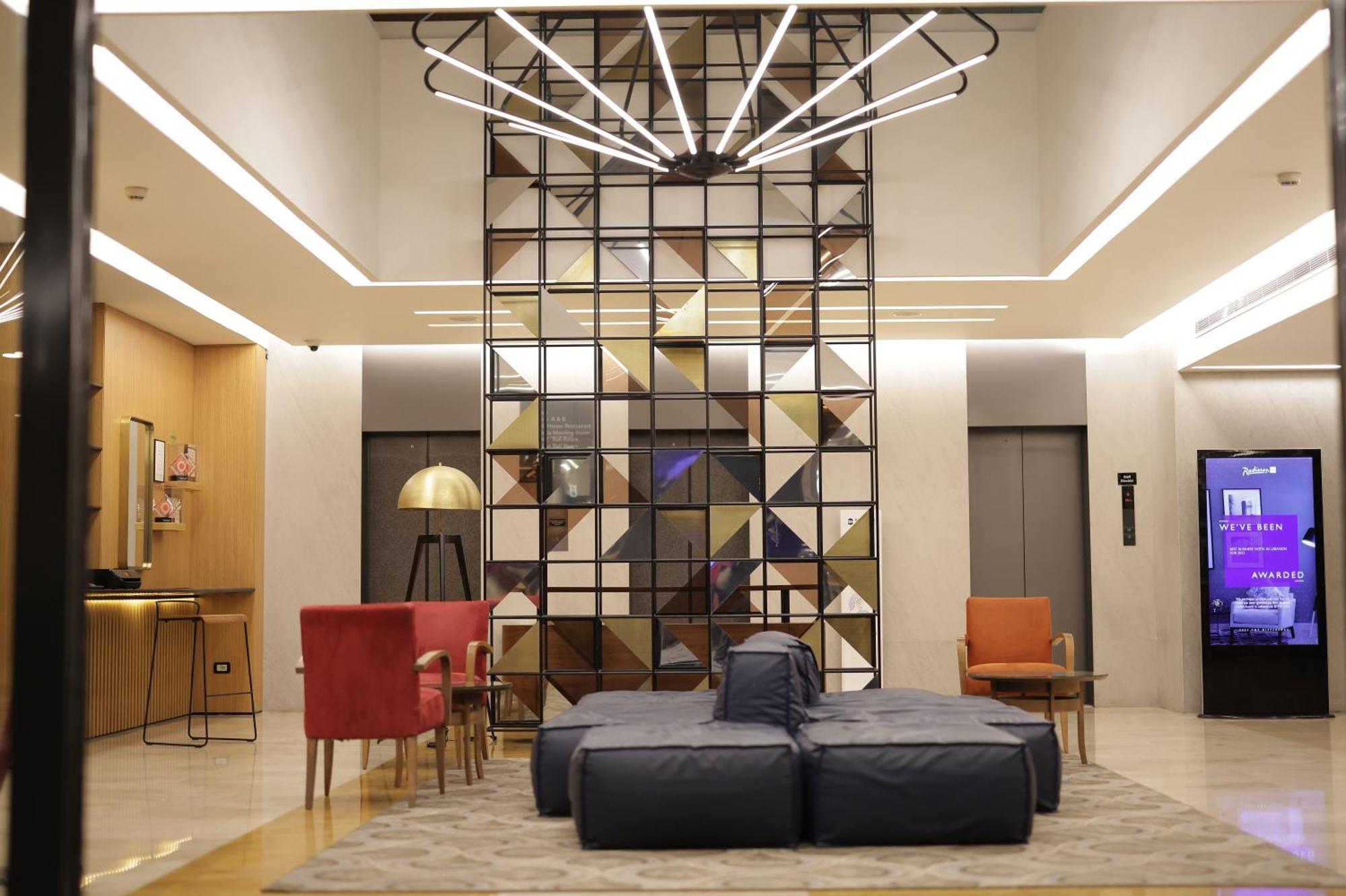 Radisson Blu Hotel, Beirut Verdun Exterior photo The lobby of the hotel