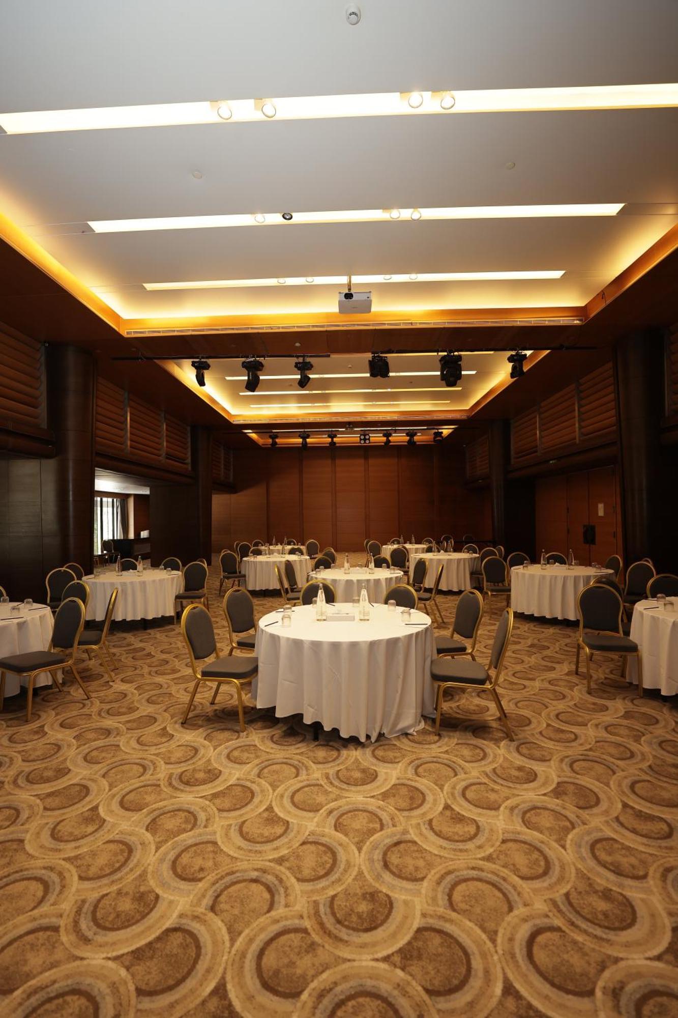 Radisson Blu Hotel, Beirut Verdun Exterior photo The Grand Ballroom