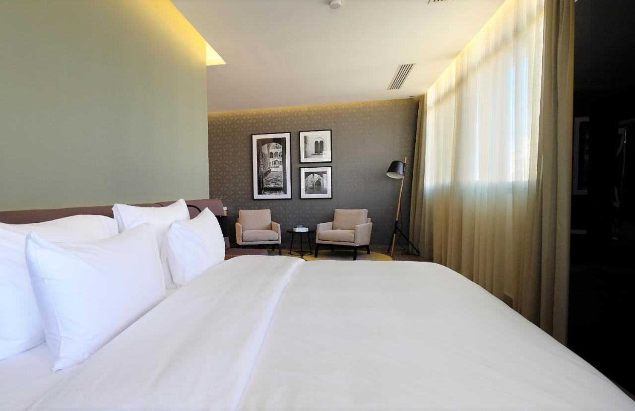 Radisson Blu Hotel, Beirut Verdun Exterior photo Deluxe Room